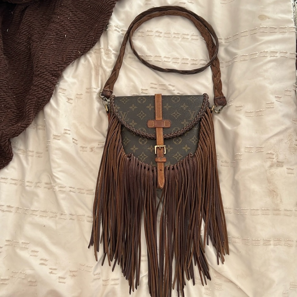 AUTHENTIC LOUIS VUITTON ✨ CROSSBODY